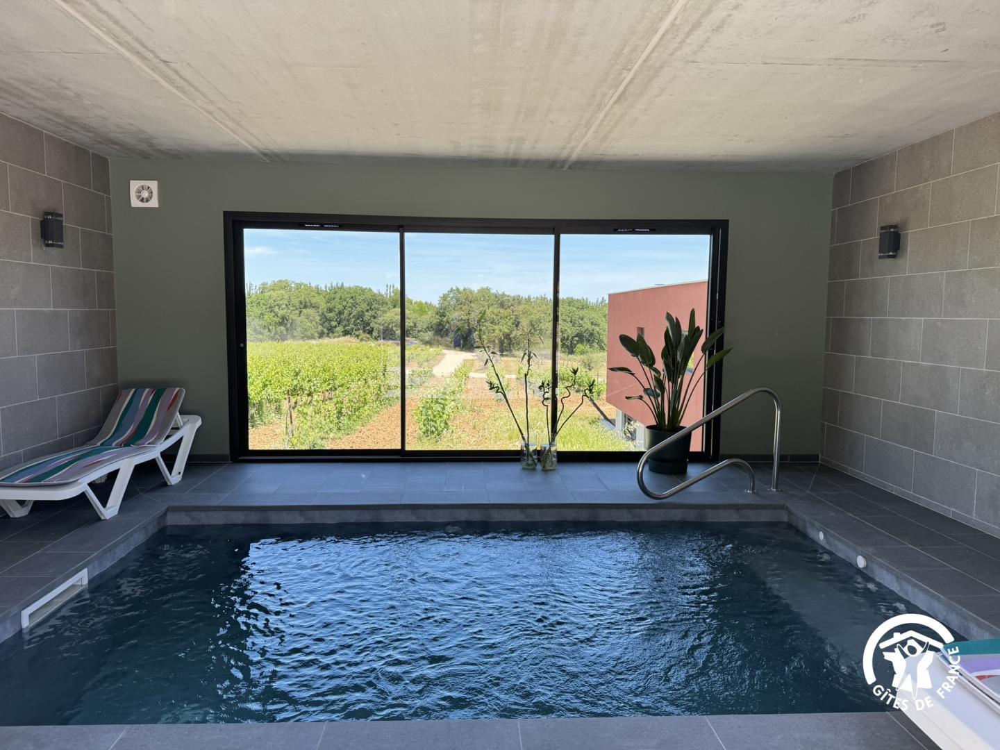 66G121719-b73783823d664da4abbc129c4959e755